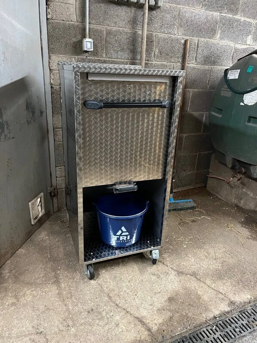Feed bin - Image 1