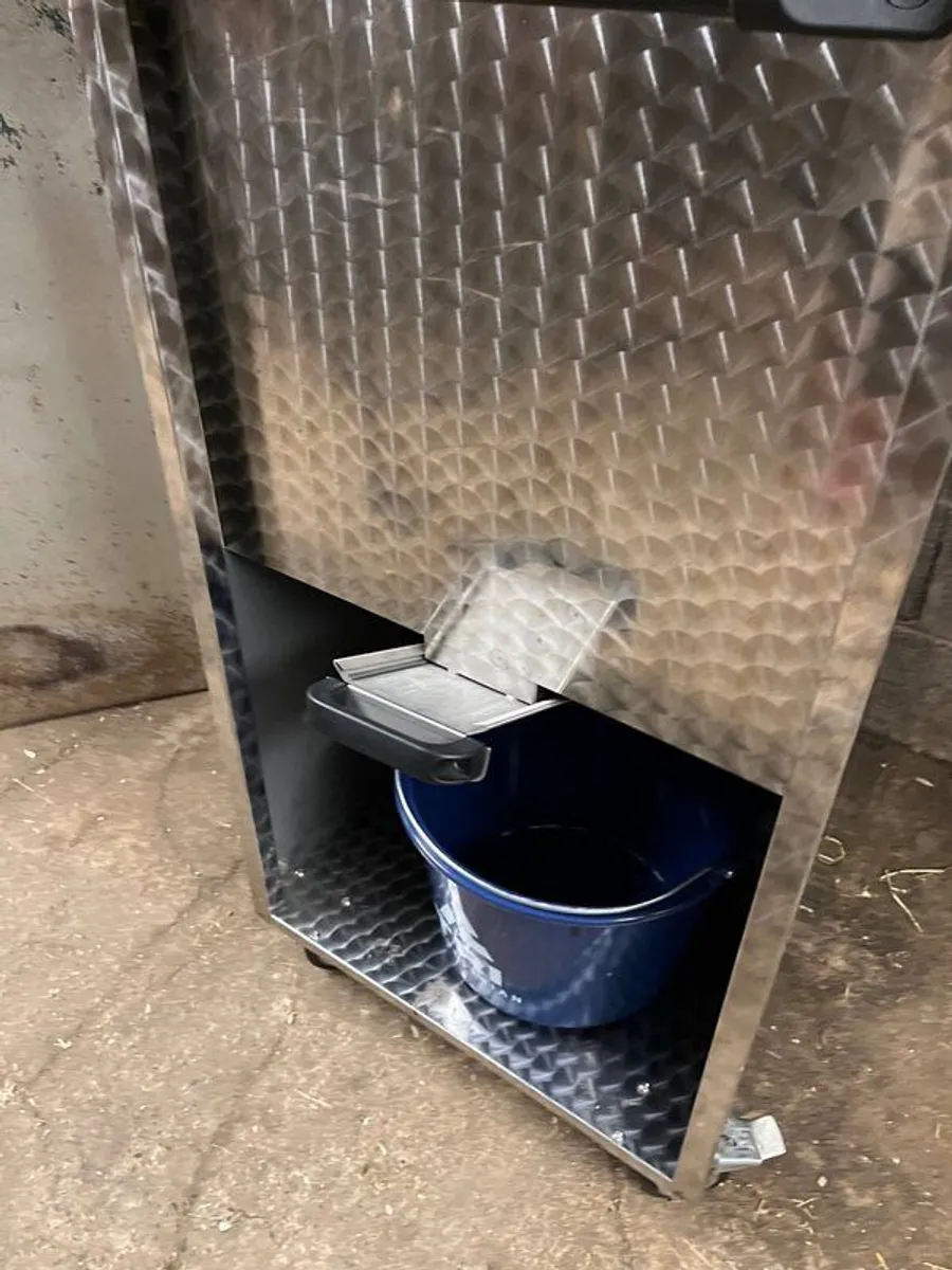 Feed bin - Image 2