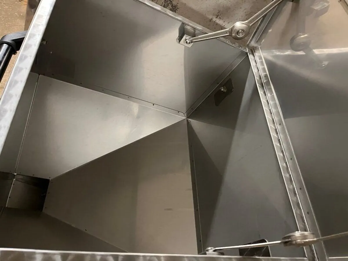 Feed bin - Image 4