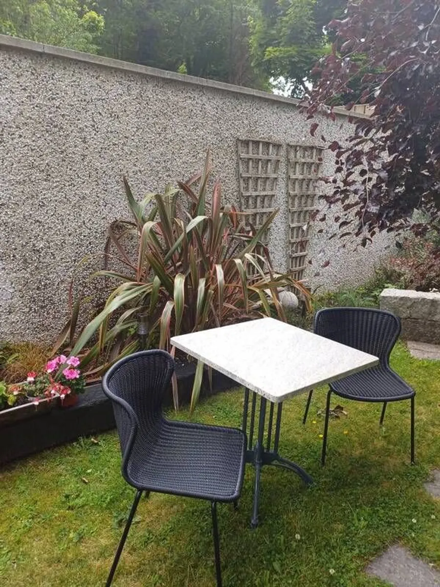 bistro set marble top table - Image 1