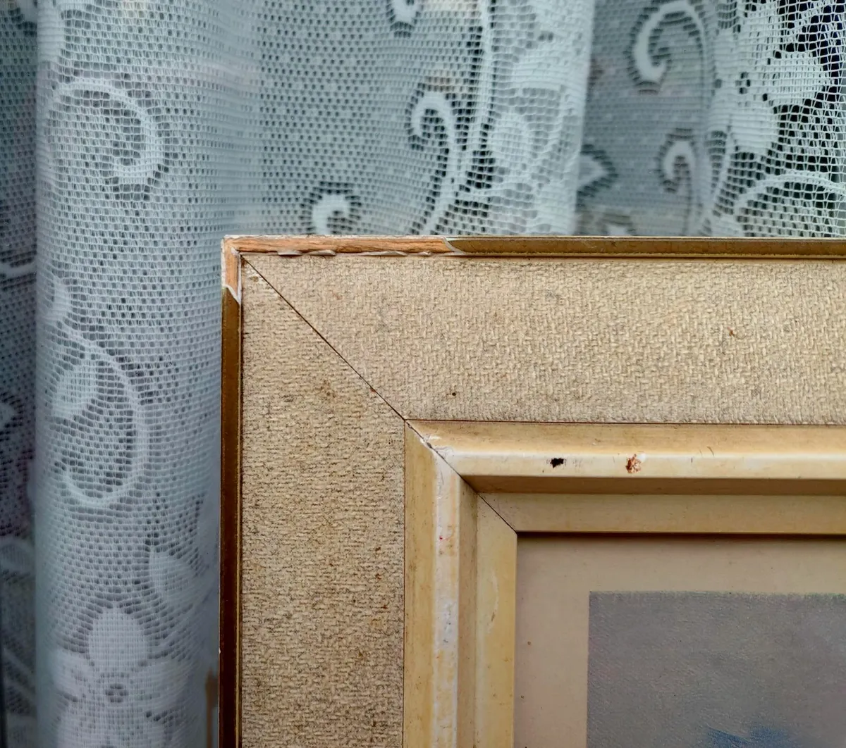 LARGE PICTURE IN FRAME (USED). - Image 4
