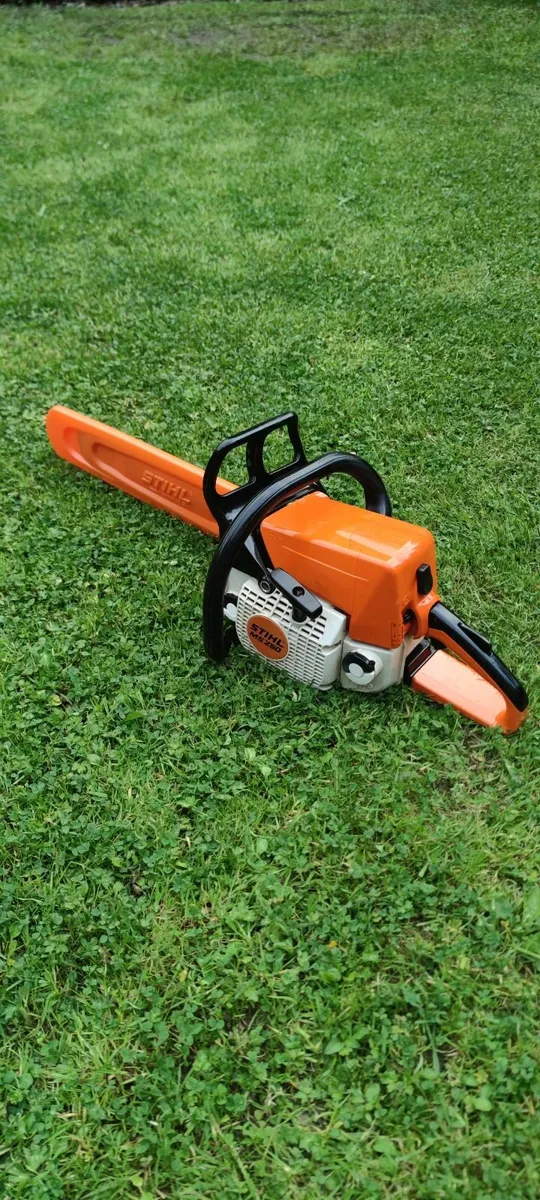 Stihl MS 250 chainsaw - Image 1