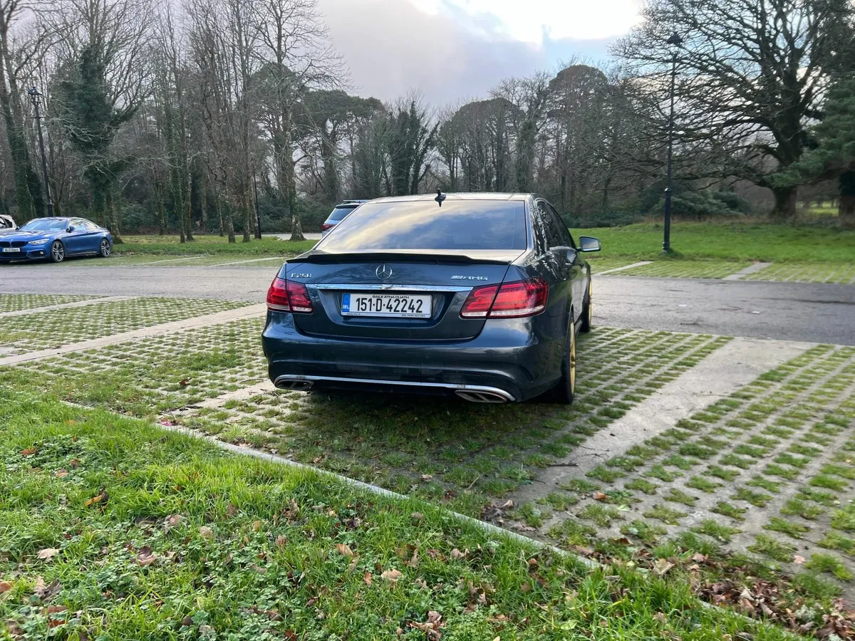 (151) Mercedes-Benz E250 204HP AMG Line PREMIUM - Image 2