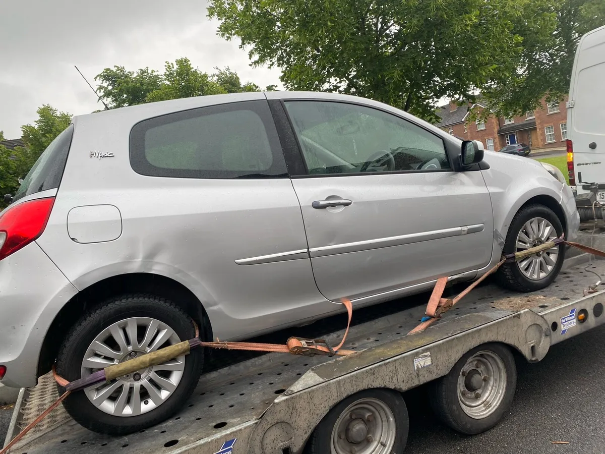 2012 Renault Clio 1.2petrol for breaking - Image 2