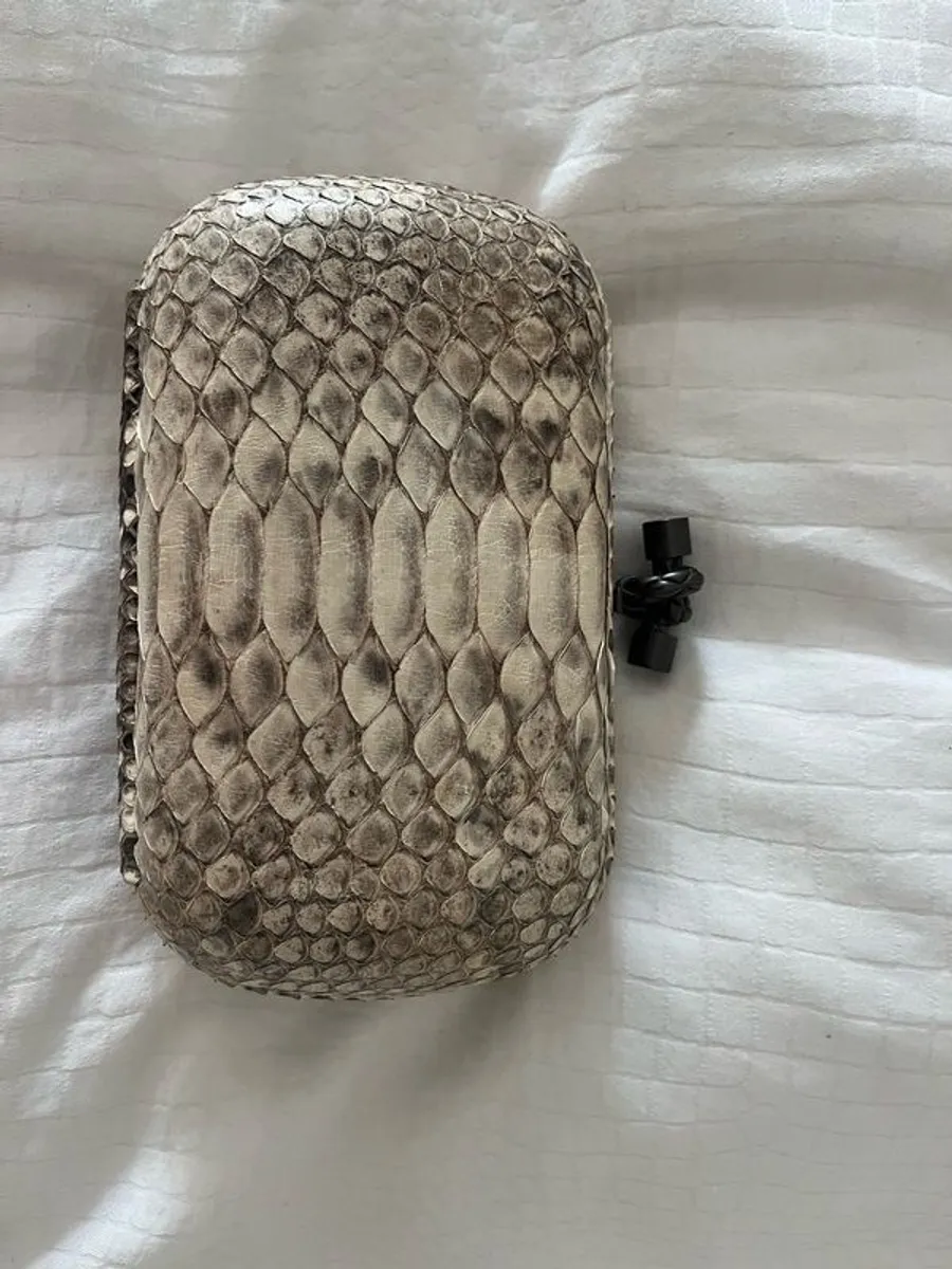 Designer Bottega Veneta clutch bag - Image 2