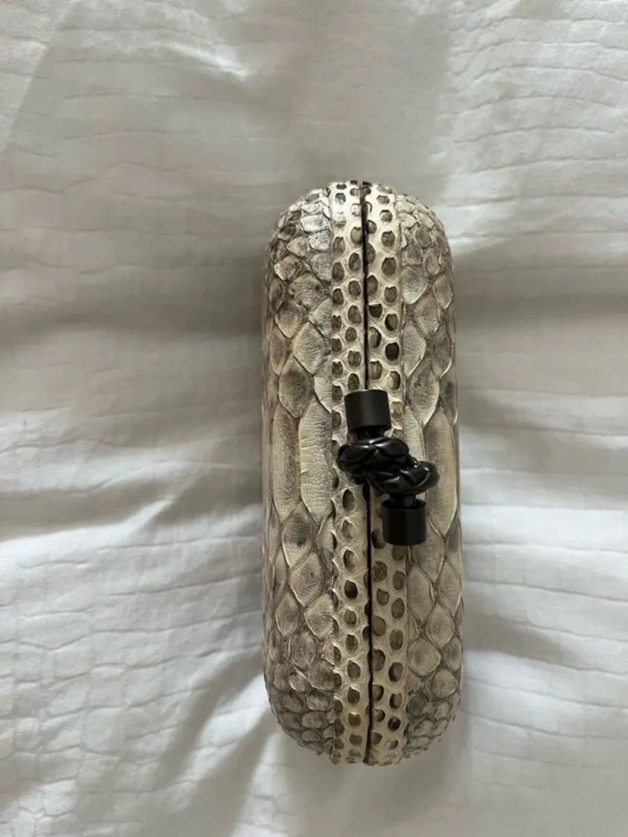 Designer Bottega Veneta clutch bag - Image 3