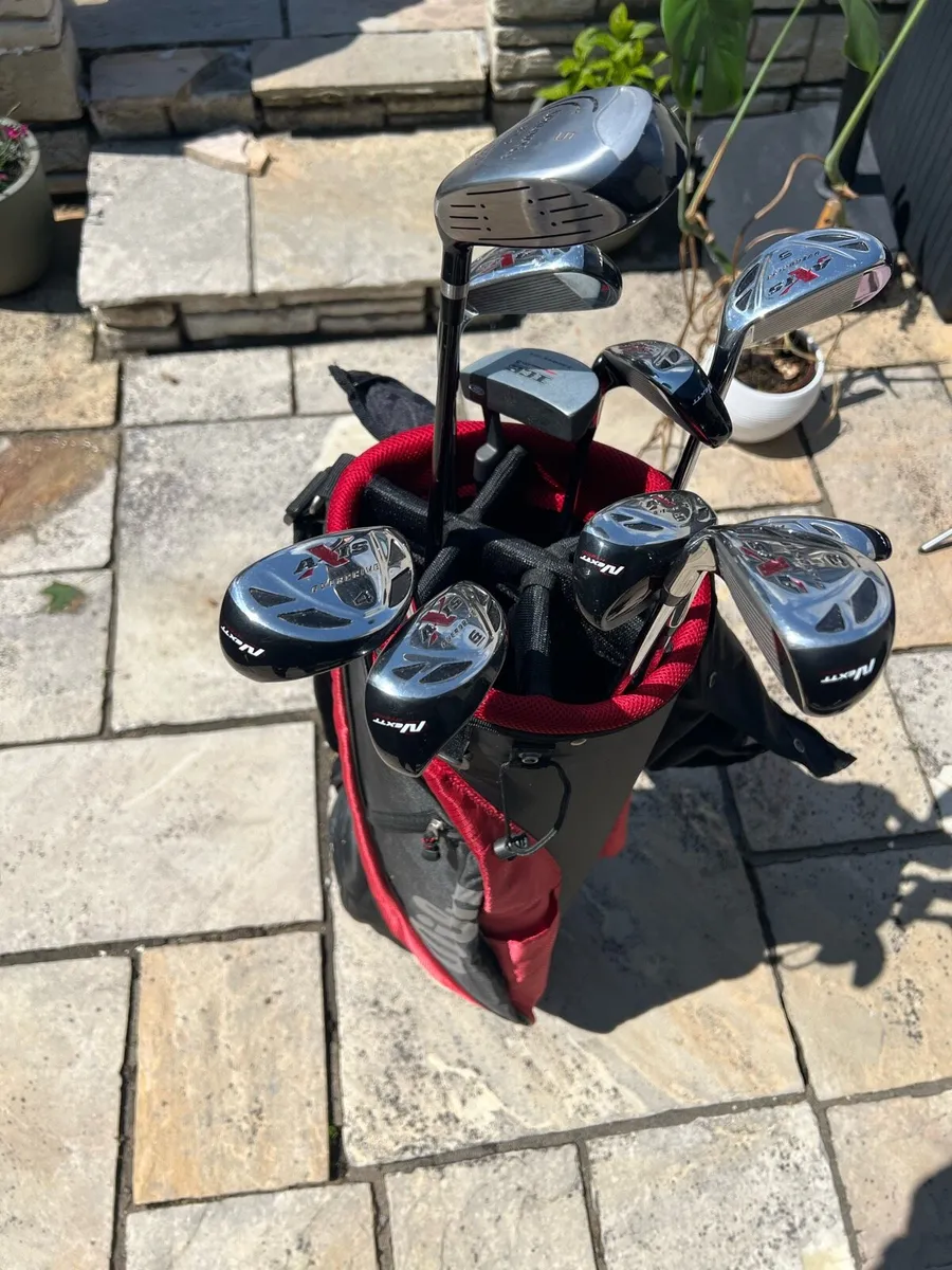 Wilson golf bag + full set of clubs, pins and ball - Image 4