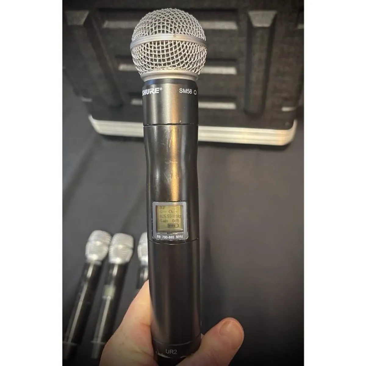 UR4D 8-Way Wireless Microphone System - Image 2