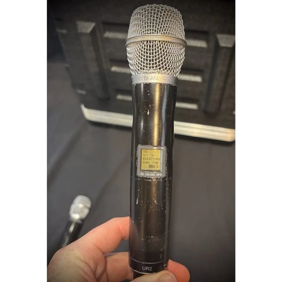 UR4D 8-Way Wireless Microphone System - Image 3