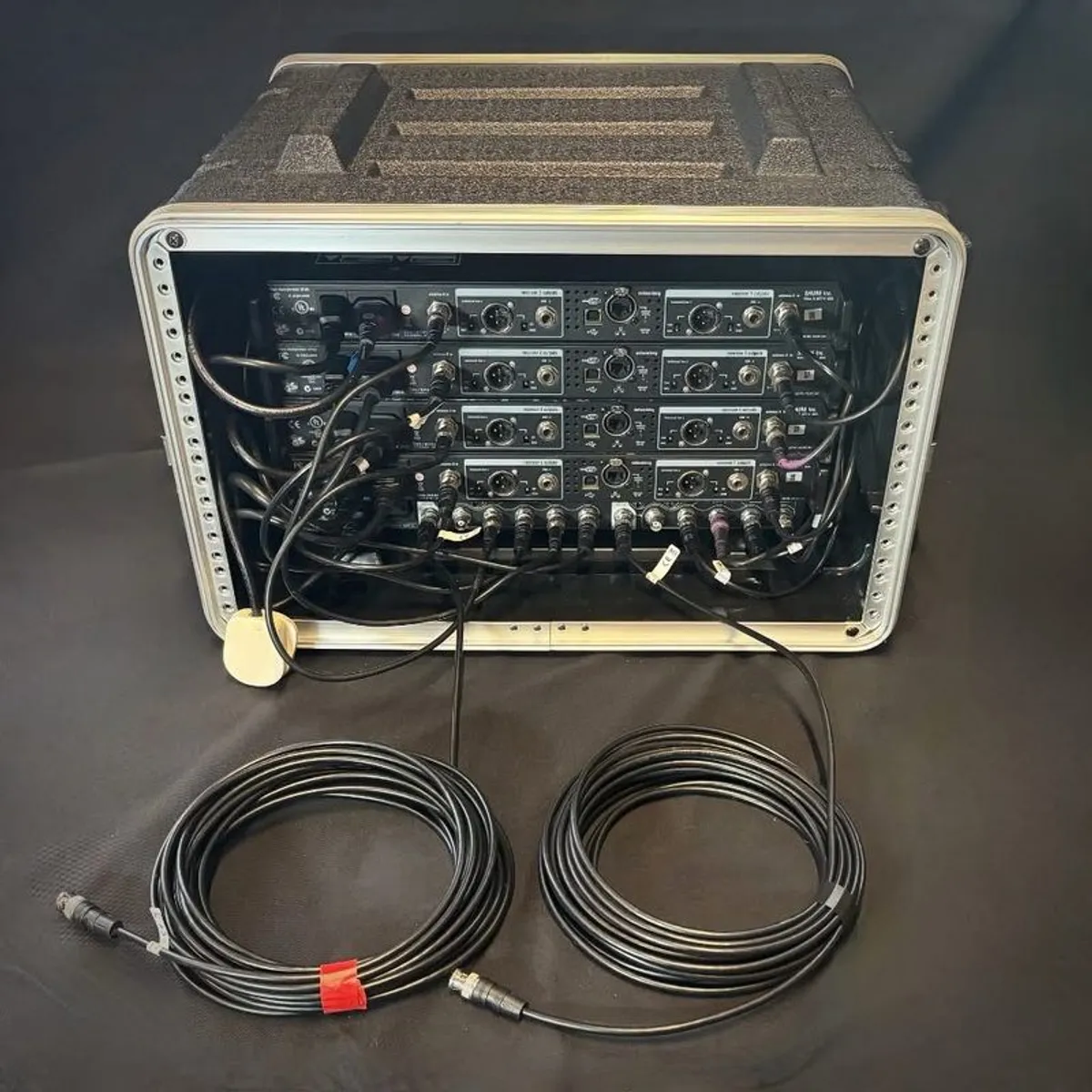 UR4D 8-Way Wireless Microphone System - Image 4