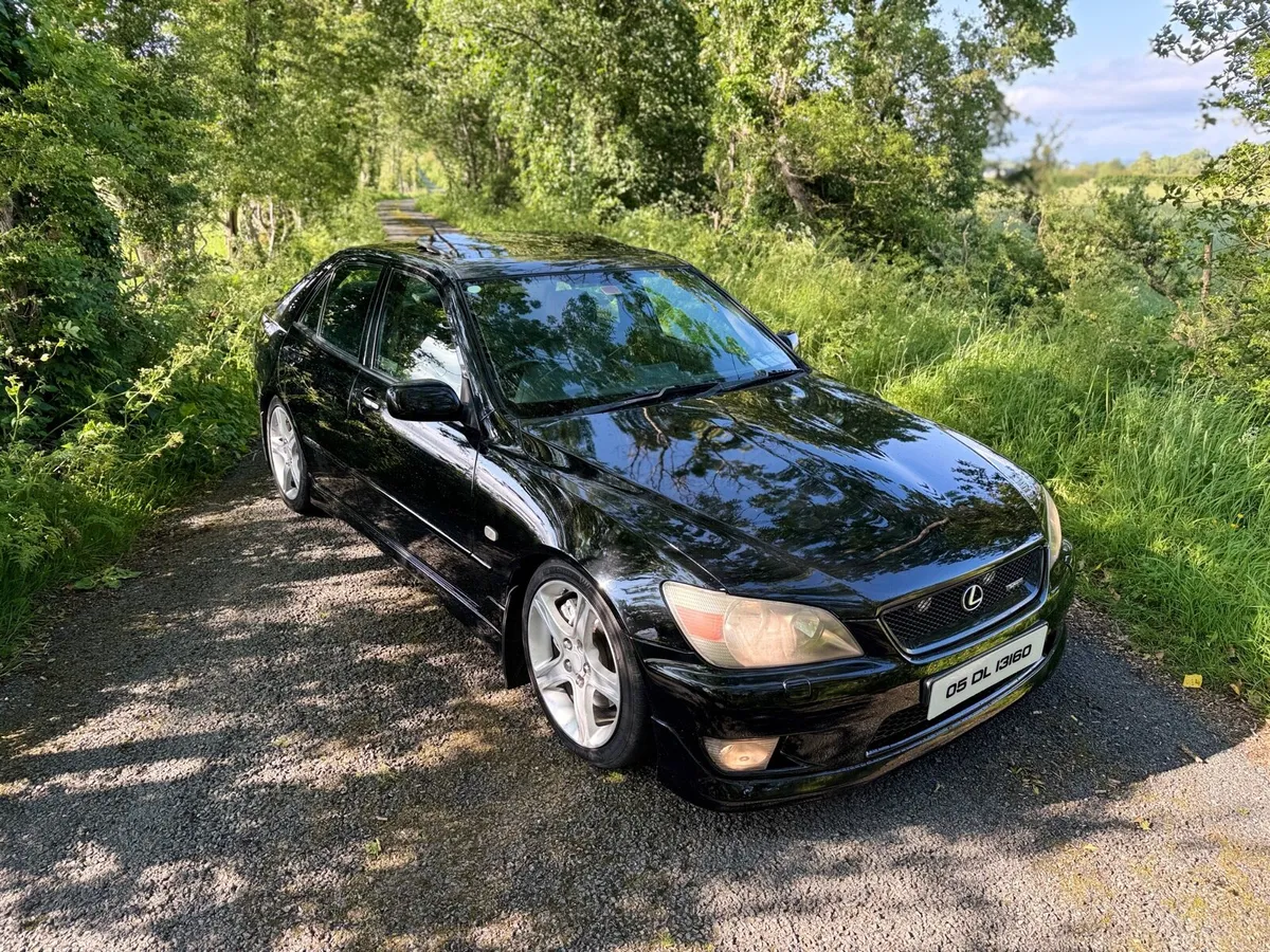 2005 Lexus is200 - Image 2