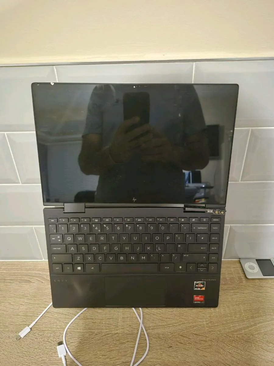 HP Envy 13-AG0502SA
AMD Ryzen 5 2500U 8GB 128GB 14 - Image 2