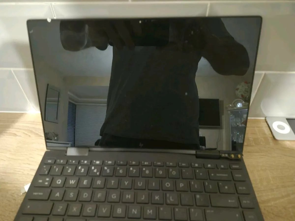 HP Envy 13-AG0502SA
AMD Ryzen 5 2500U 8GB 128GB 14 - Image 4