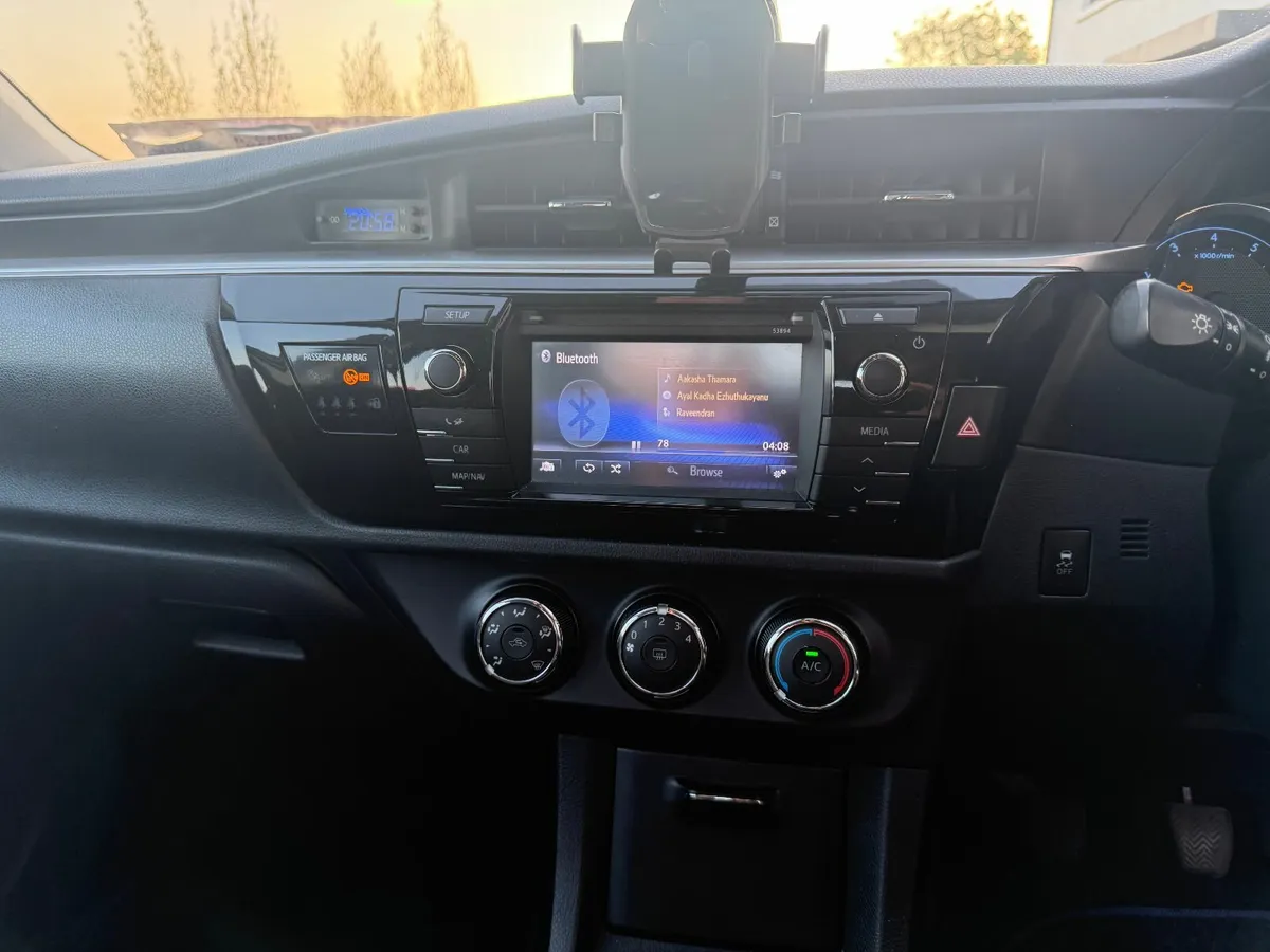 Toyota Corolla 1.33 Luna 4DR - Image 2