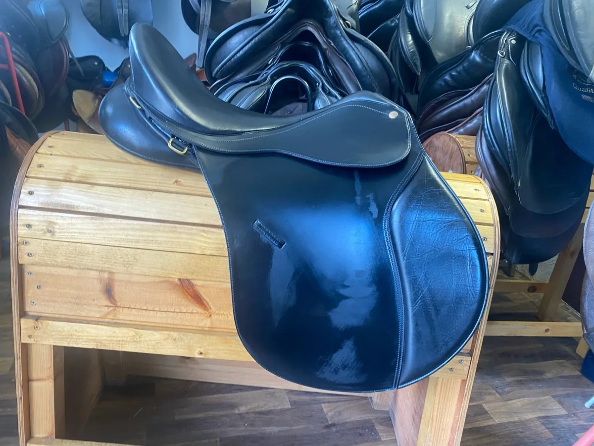 19” Bates black Leather adjustable saddle - Image 1