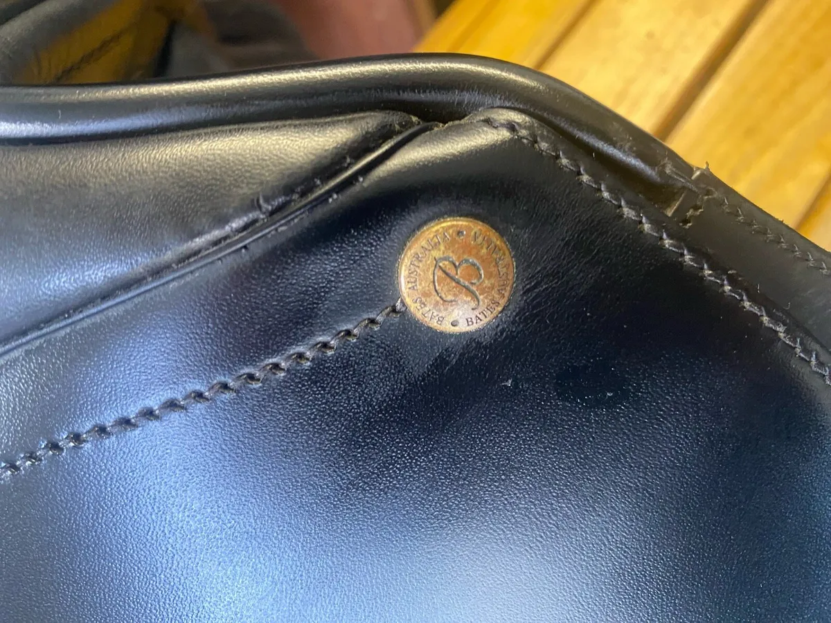 19” Bates black Leather adjustable saddle - Image 2