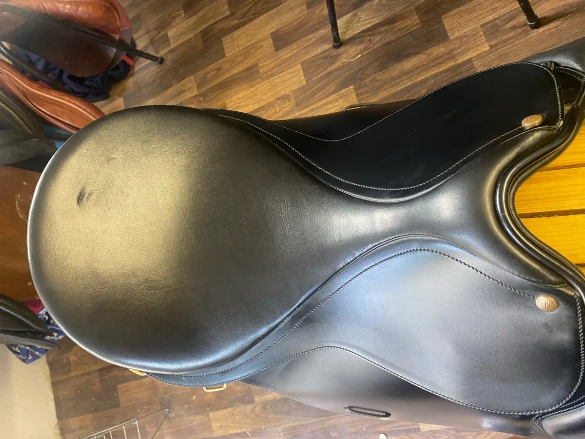 19” Bates black Leather adjustable saddle - Image 3