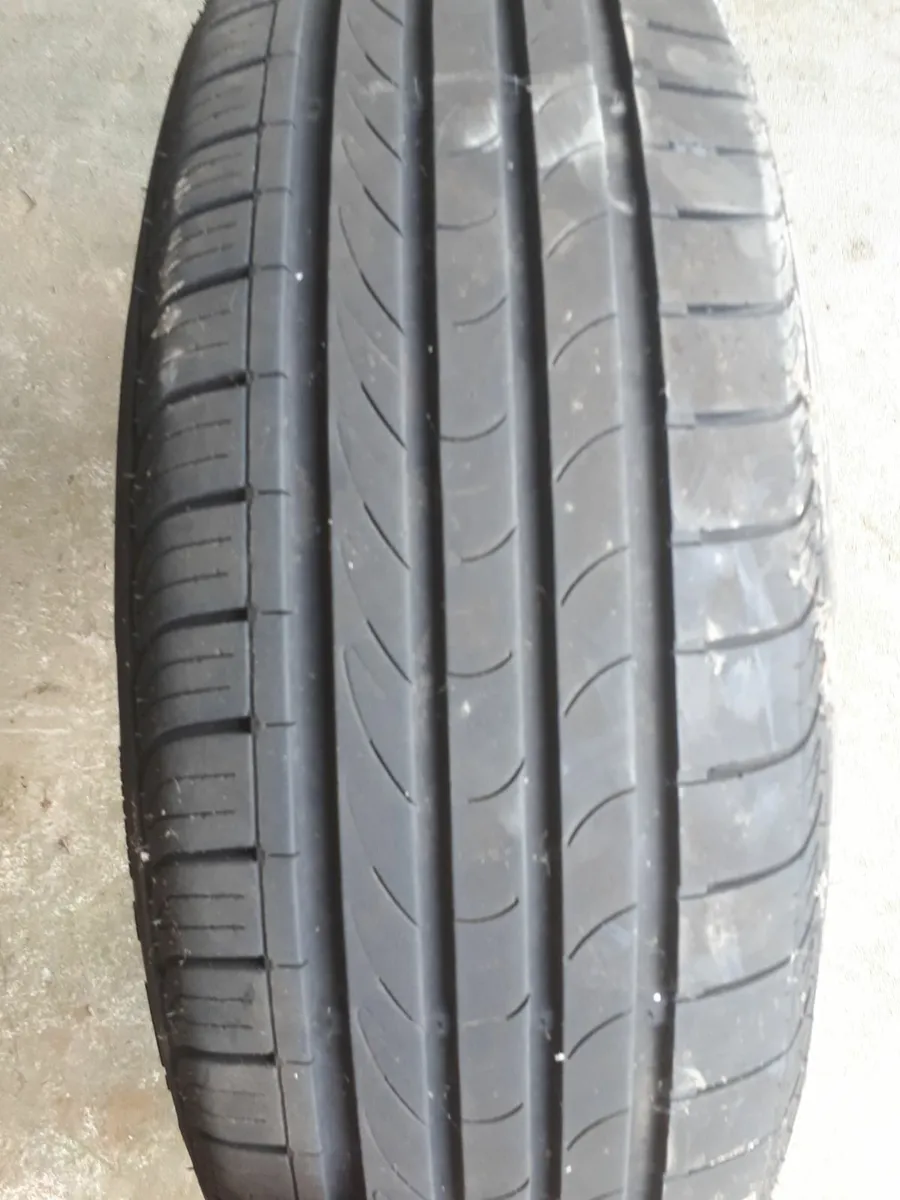 195/65R15 - Image 3
