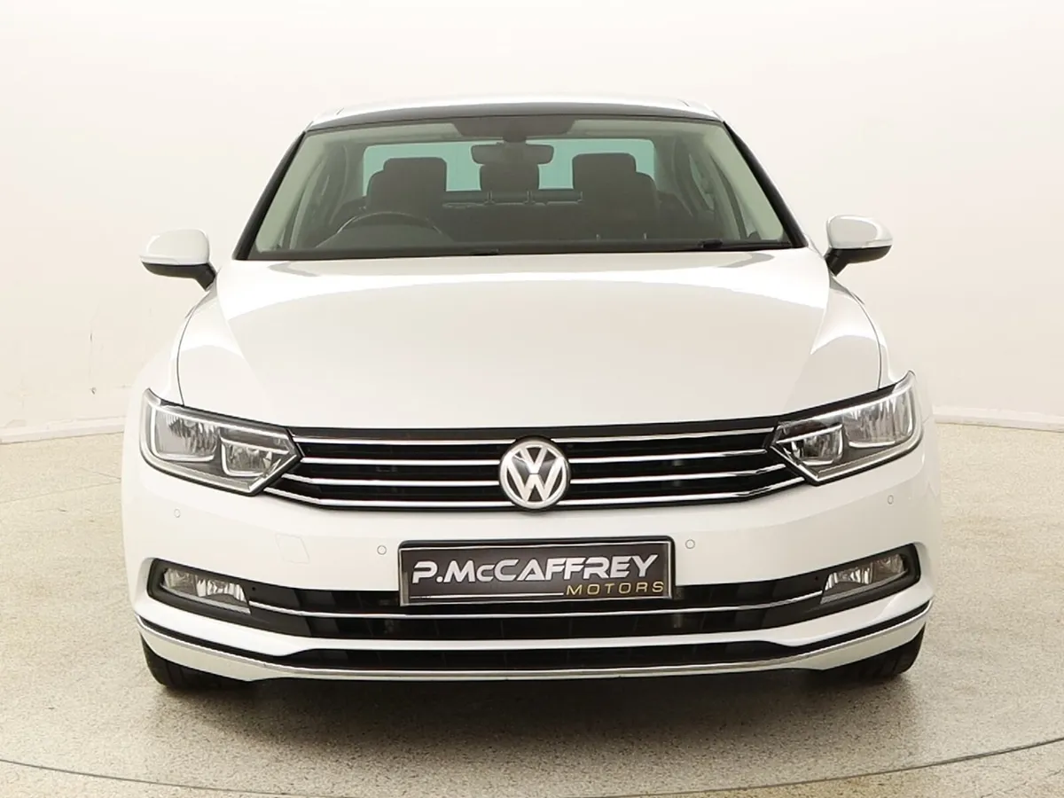 17 VOLKSWAGEN PASSAT 2.0 TDI GT PAN ROOF DIGI DASH - Image 2