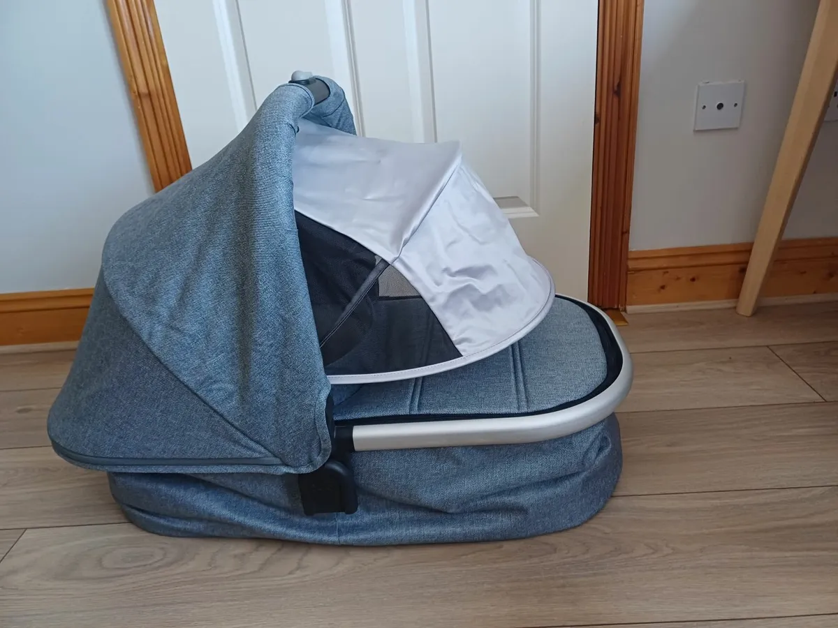 Uppababy Carrycot - Image 1