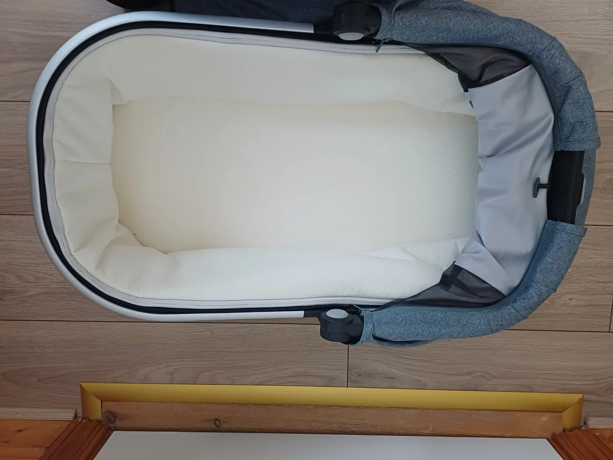 Uppababy Carrycot - Image 2