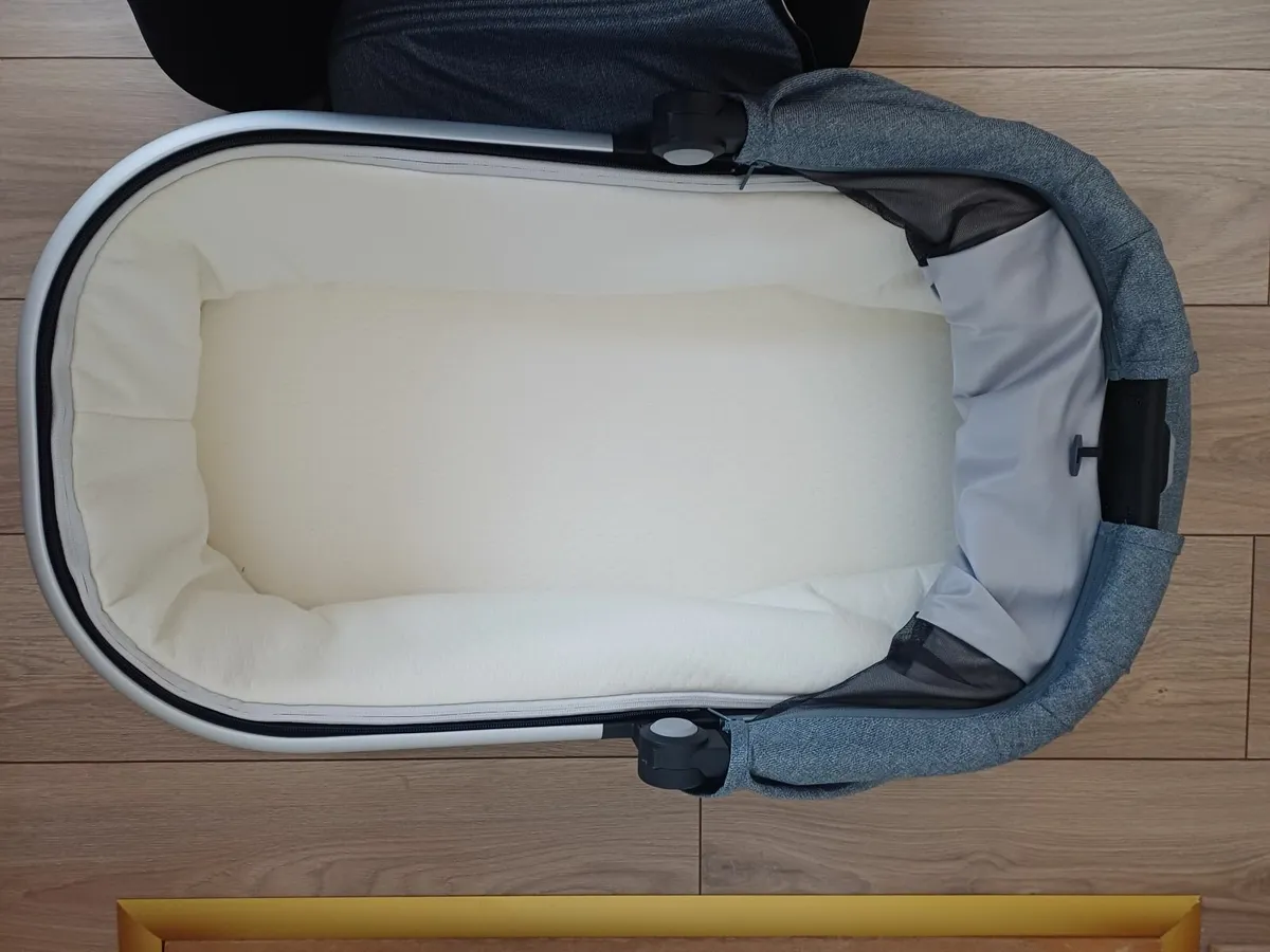 Uppababy Carrycot - Image 3