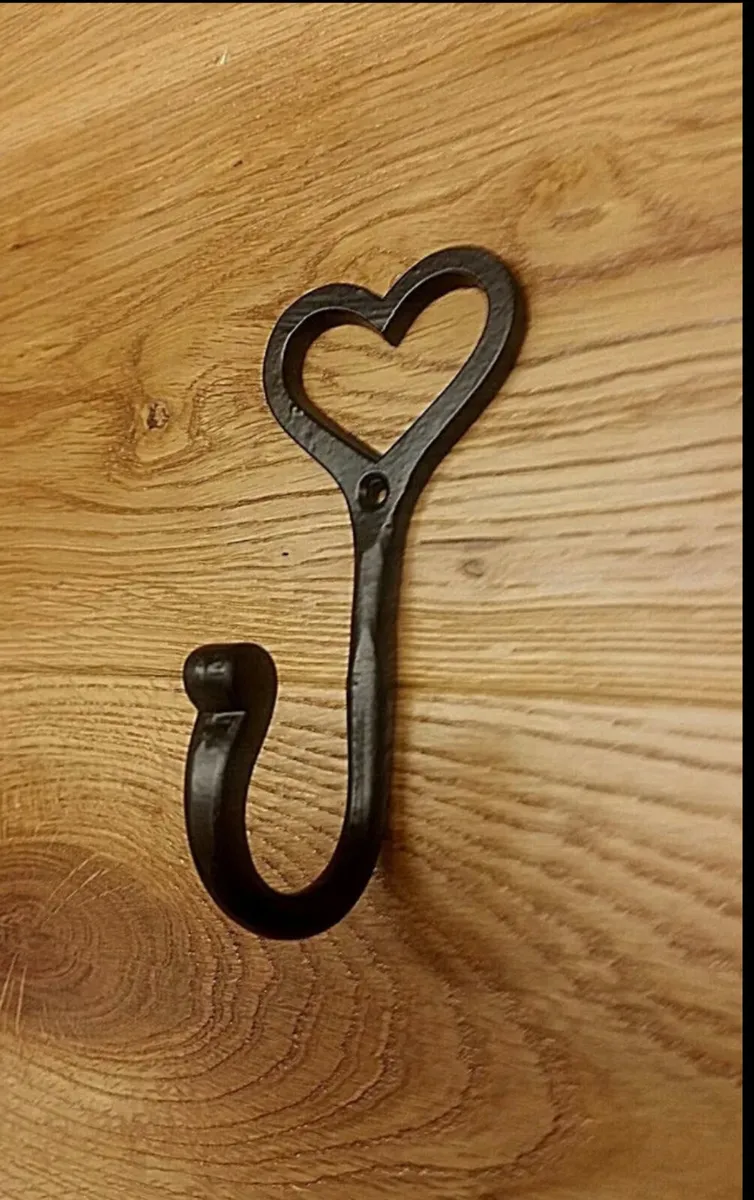 6 x Vintage Style Cast Iron Coat Heart Hooks NEW - Image 1