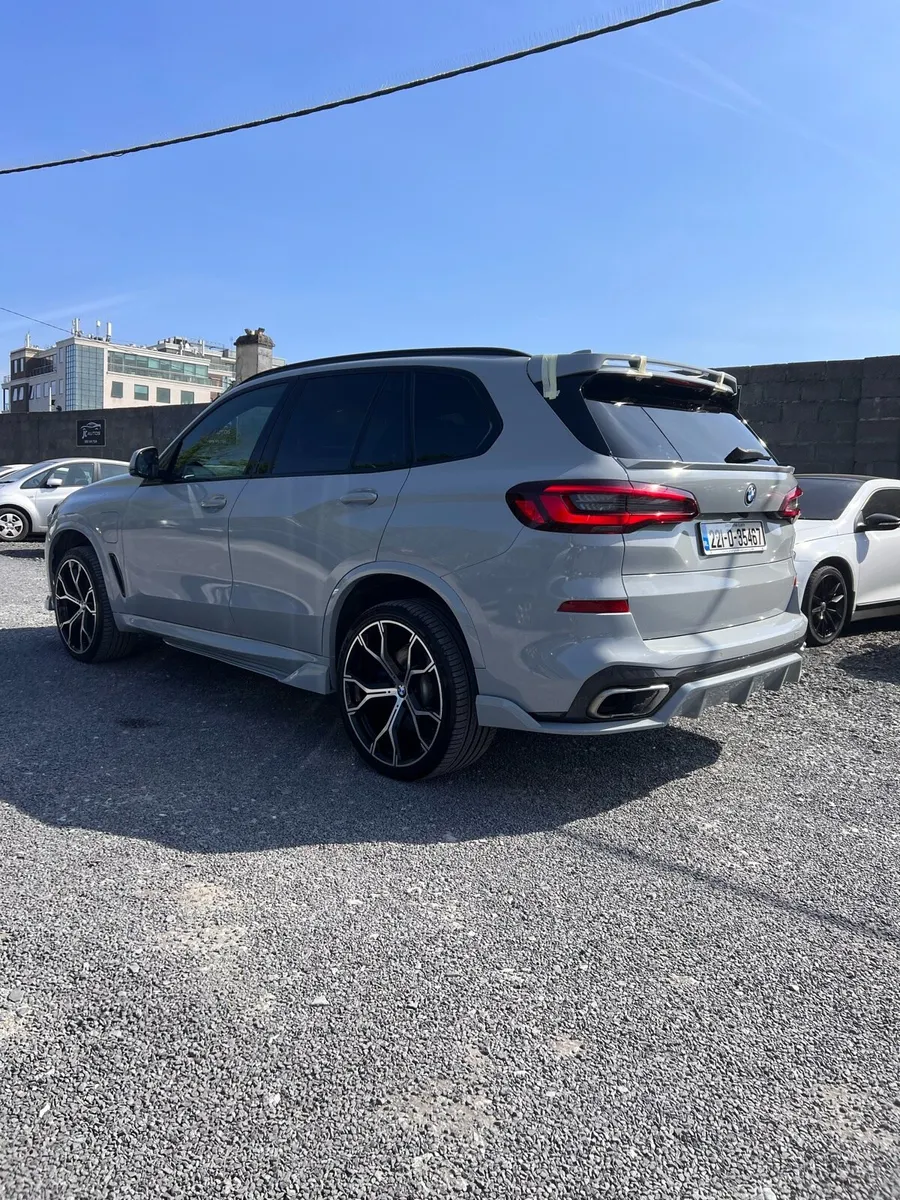 Window tinting dechrome wrapping - Image 1