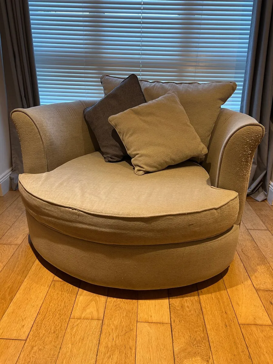Swivel Chair - Image 3