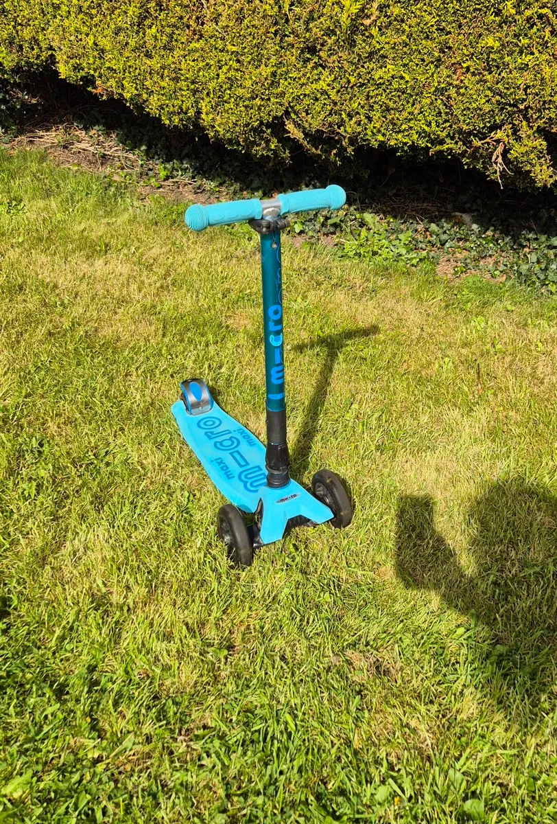 Scooter Micro Maxi Deluxe LED Aqua