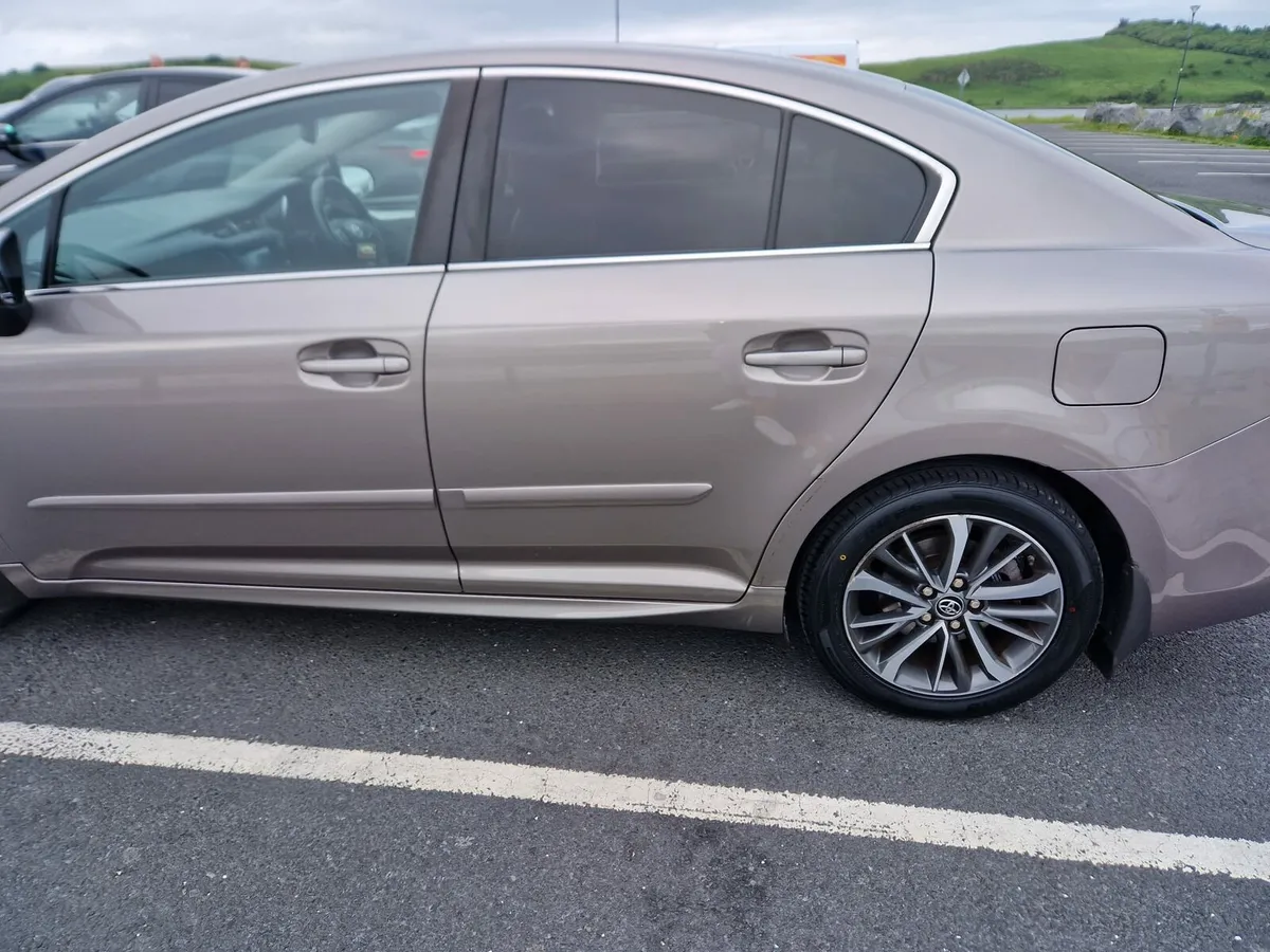 Toyota Avensis 2.0D SOL 4DR - Image 2