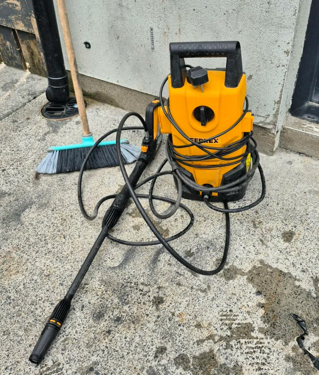 Power Washer working perfect just needs a new gun - Image 1