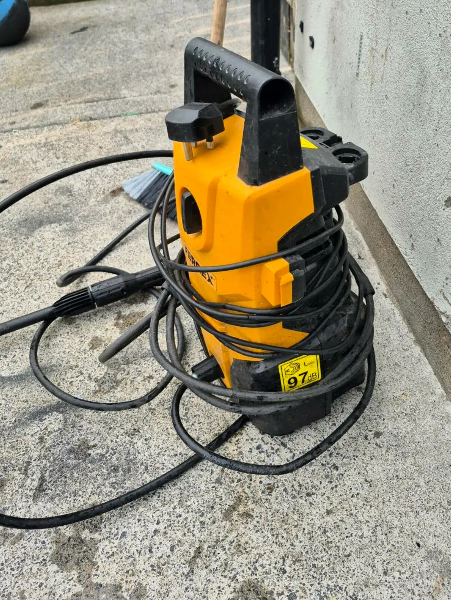 Power Washer working perfect just needs a new gun - Image 3