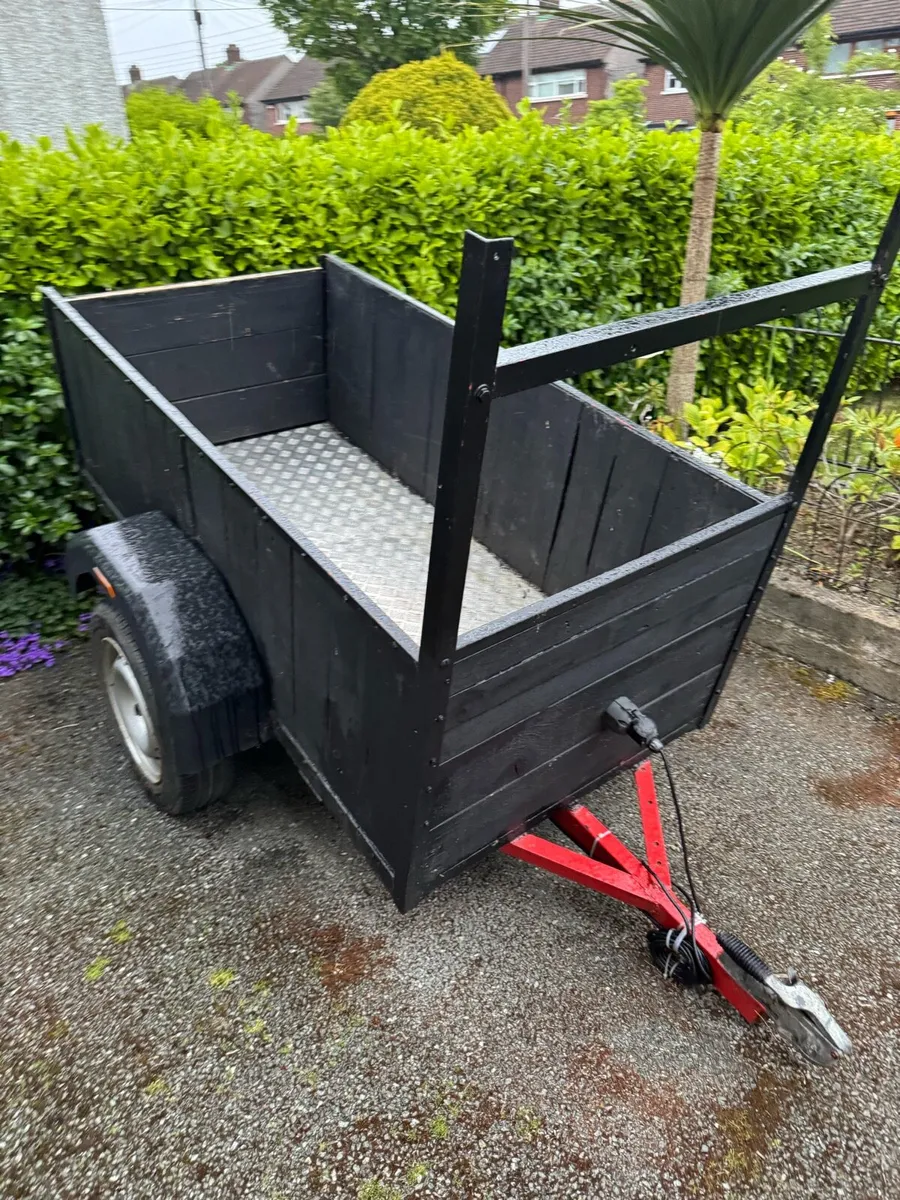 Small trailer - Image 1