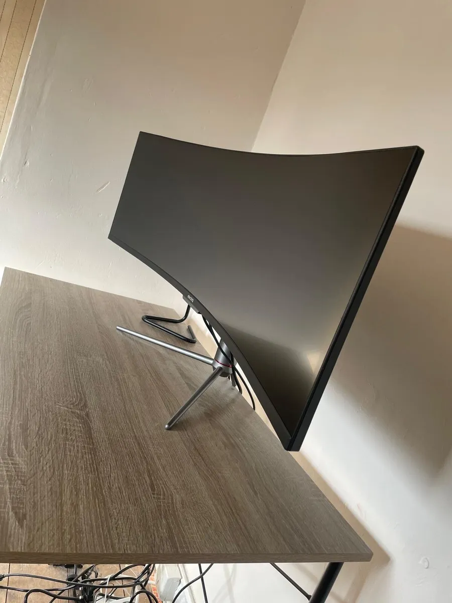 ElectriQ  49” Curved Monitor - Image 3