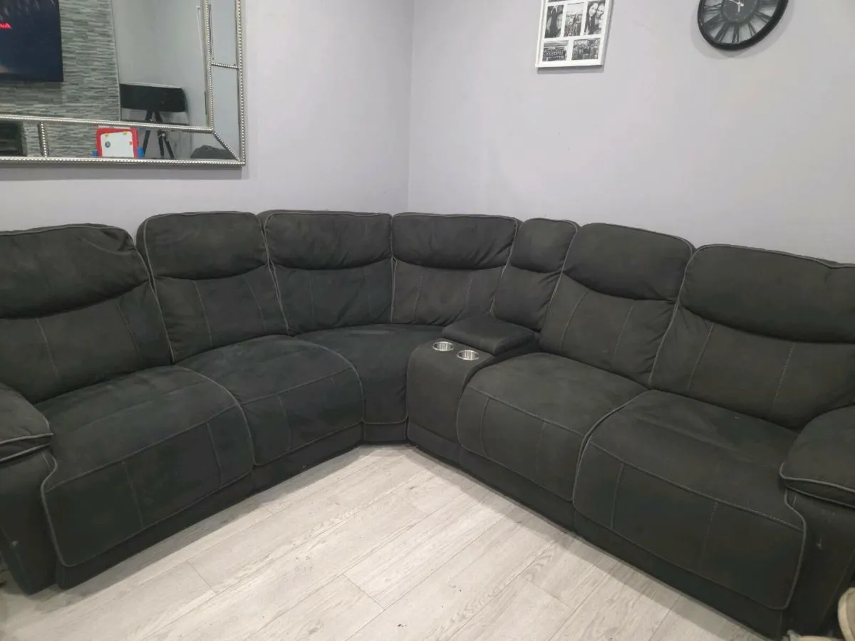 L shaped couch - Image 1