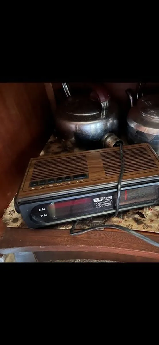 Vintage Elftone Clock Radio