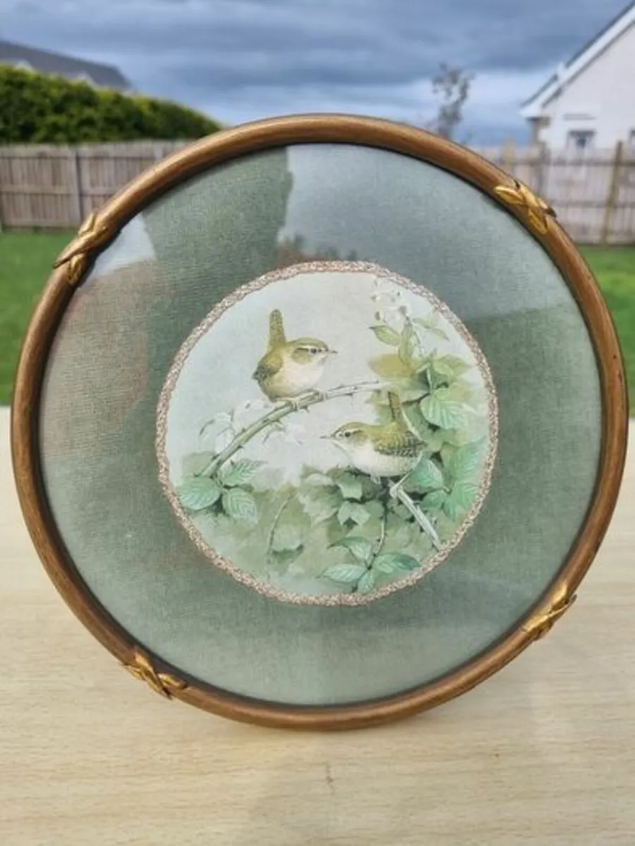 Vintage Picture of two birds in a metal frame - Image 1