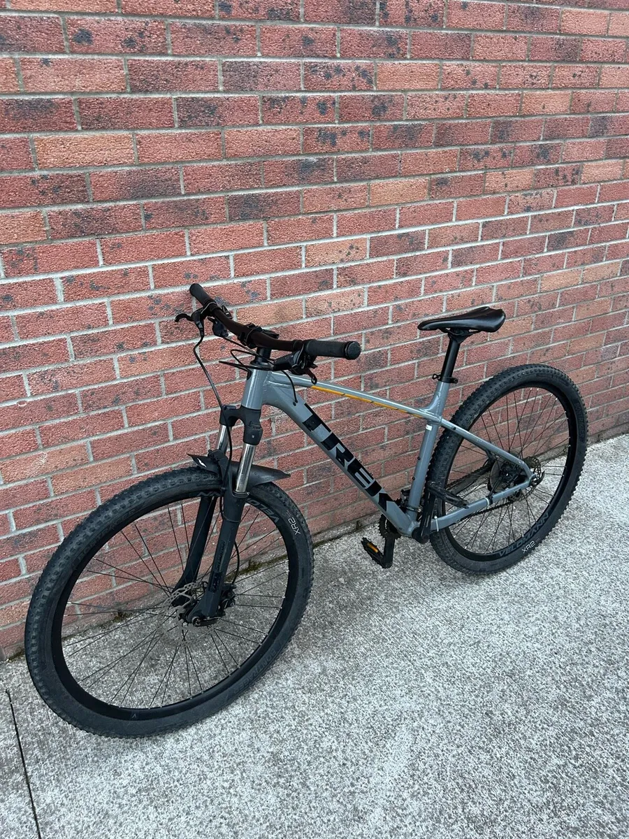Trek Marlin 6 Mountain Bike - Image 2