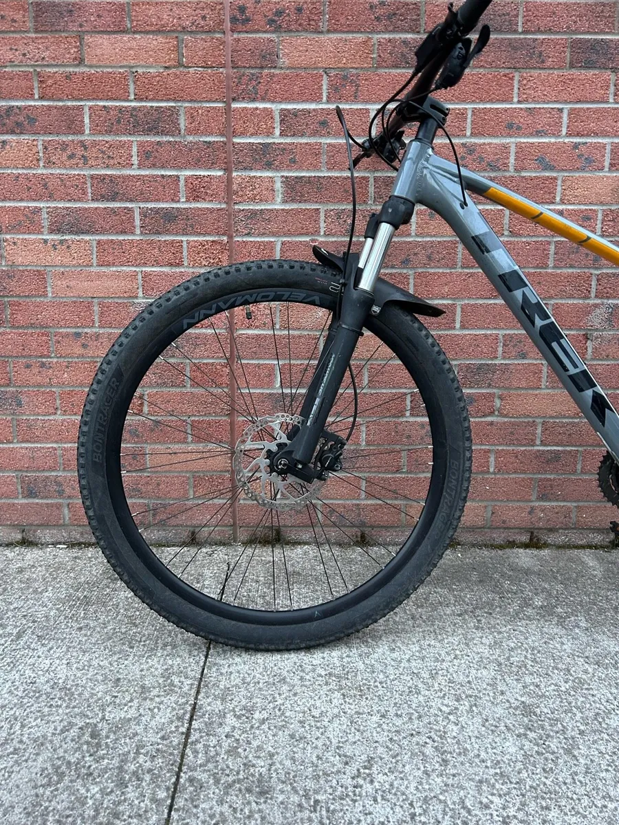 Trek Marlin 6 Mountain Bike - Image 3