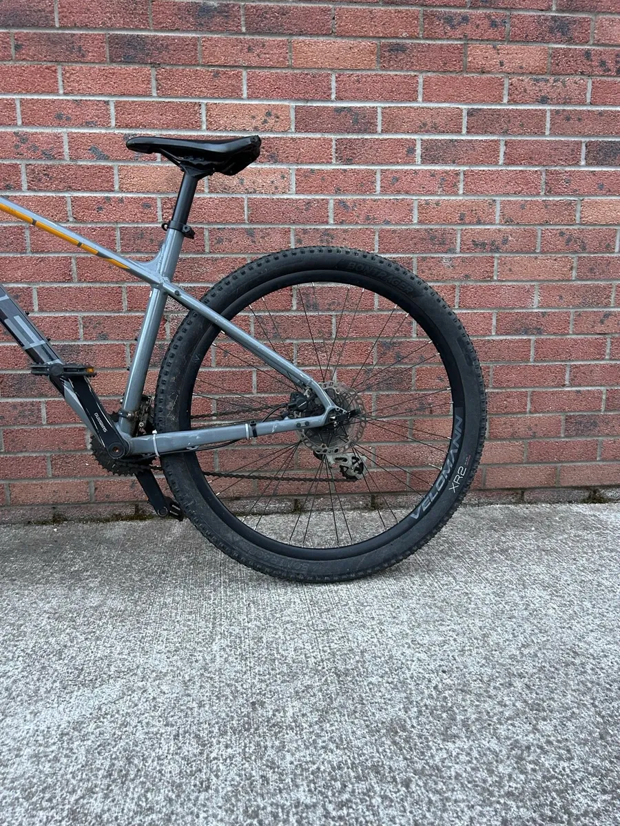 Trek Marlin 6 Mountain Bike - Image 4