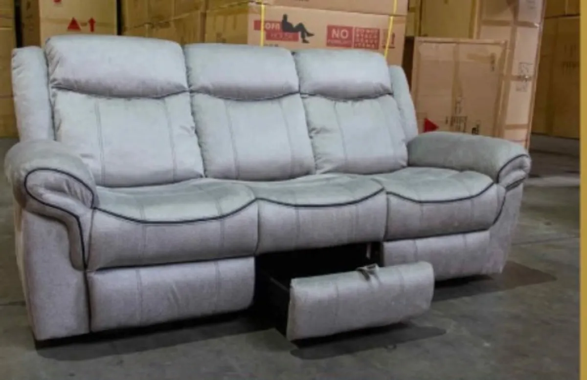 Brand new 3+2 recliner sofas - Image 2