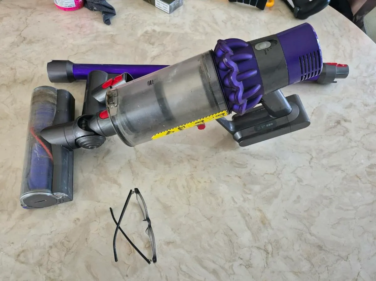cordless Dyson V11 parts or repair goes on - Image 3