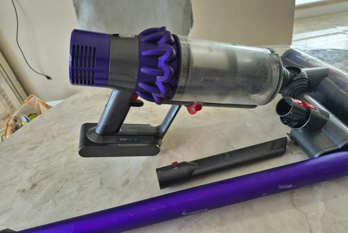 cordless Dyson V11 parts or repair goes on - Image 4