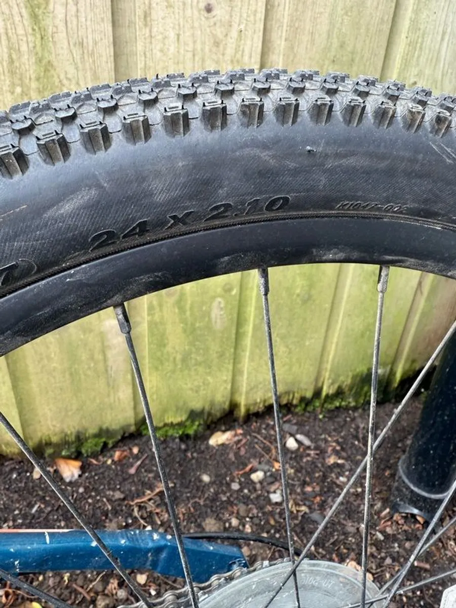 Boys bike 24inch wheels 7-10 years - Image 3