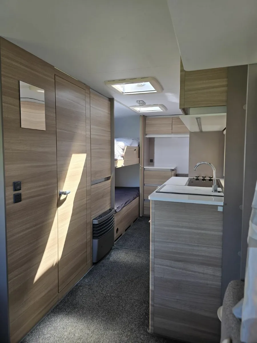 Caravan - Image 3