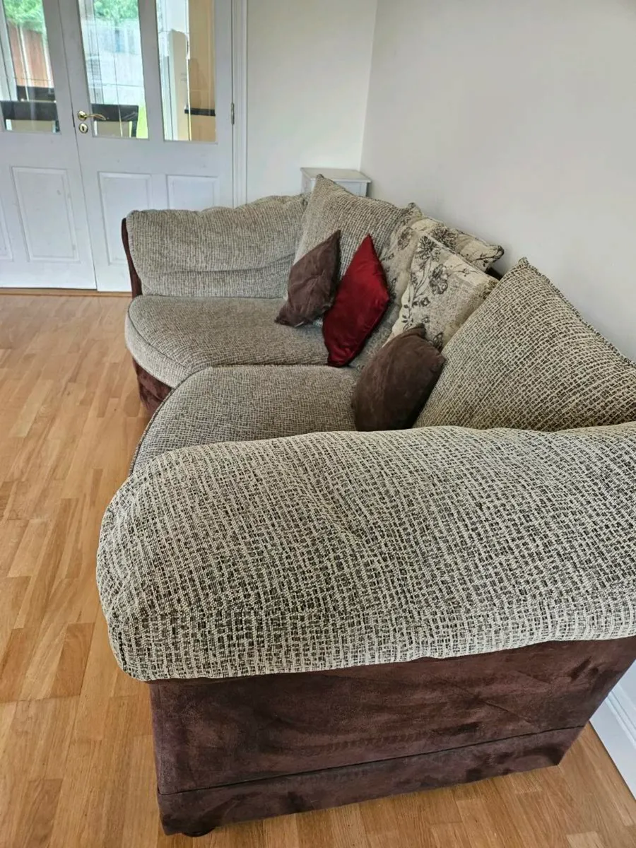 Couch - Image 4