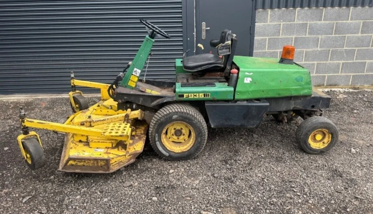 John Deere F935 outfront mower - Image 1