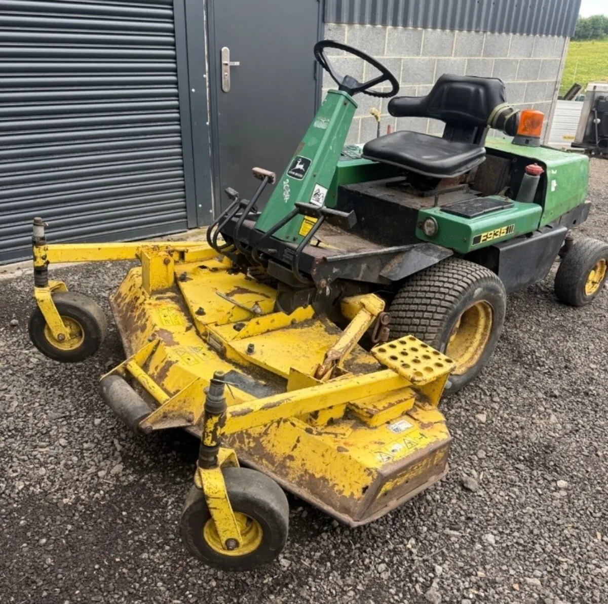 John Deere F935 outfront mower - Image 3