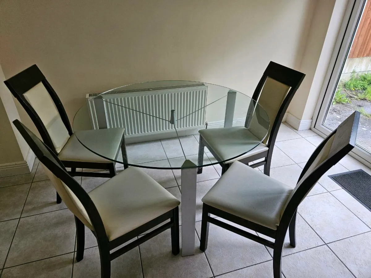 Glass table with four chairs - Image 1